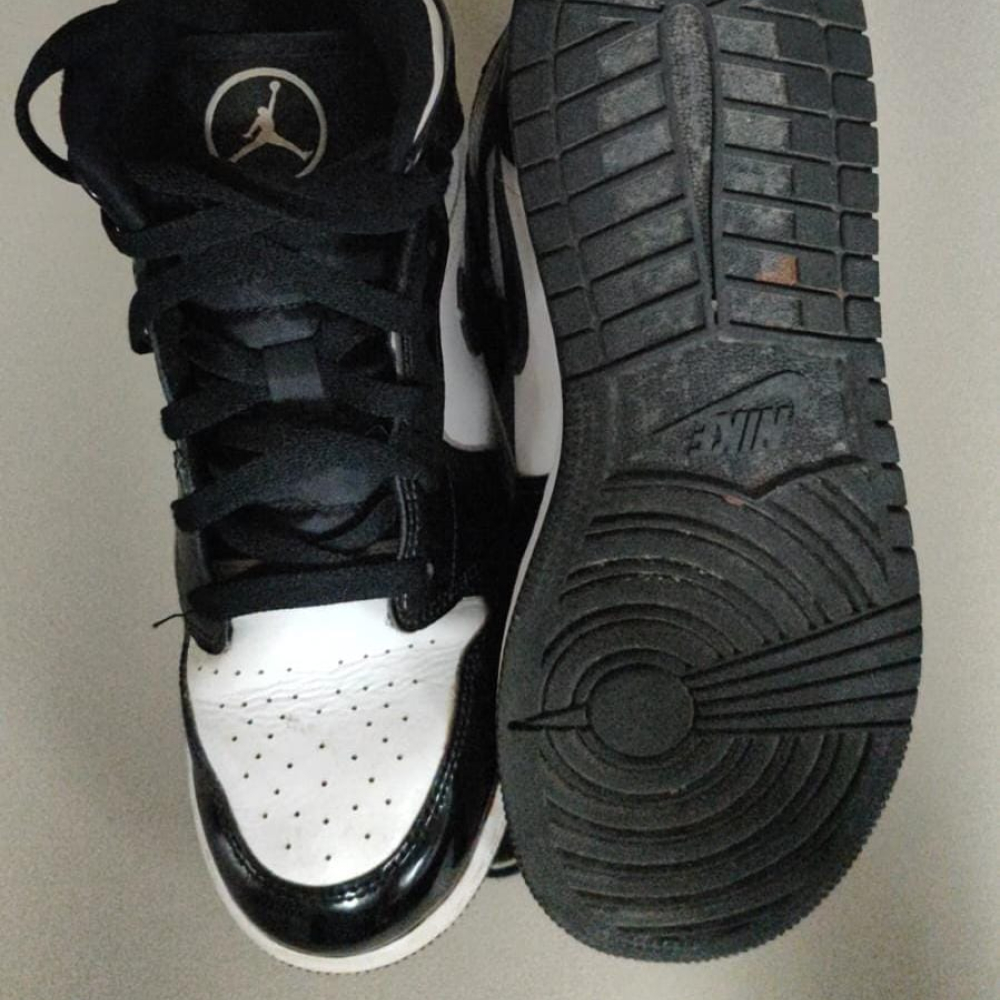 Tênis Nike Air Jordan 1 High '85 Branco e Preto